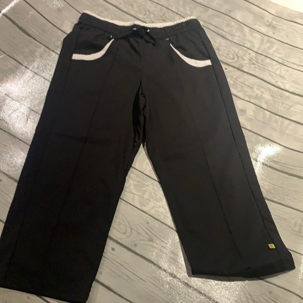 Women’s athletic capris